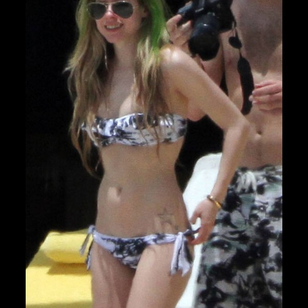 avril lavigne bikini